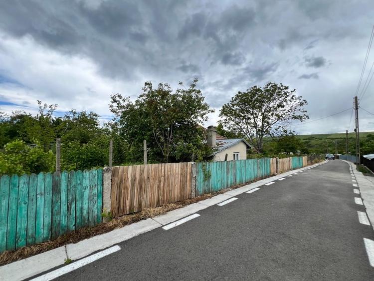 Casă individuală cu 4 camere cu Teren 4430 Mp în Tecucelu Sec