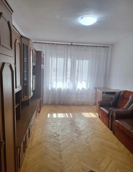Apartament cu 3 camere decomandat, mobilat în Mircea cel Bătrân