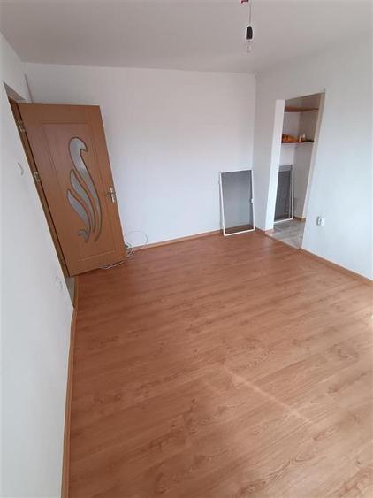 Apartament cu 2 camere semidecomandat în Viziru 3