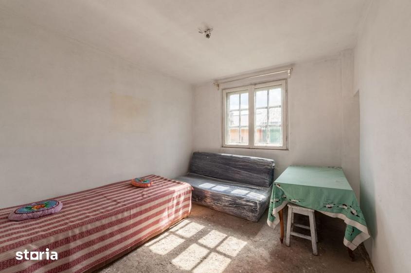 Casă cu 5 camere cu Teren 1093 Mp în Domnești