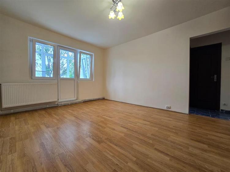 Apartament cu 2 camere semidecomandat în Mircea cel Bătrân