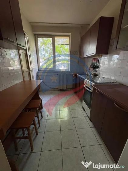 Apartament cu 4 camere semidecomandat în Calea Severinului