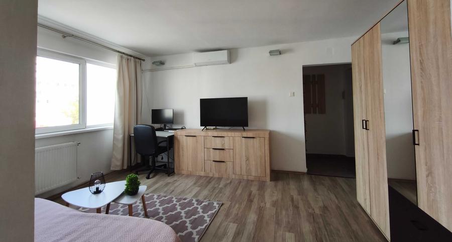 Apartament cu 2 camere semidecomandat, mobilat în Complex Studențesc