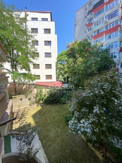 Apartament cu 4 camere semidecomandat, mobilat în Arcul de Triumf