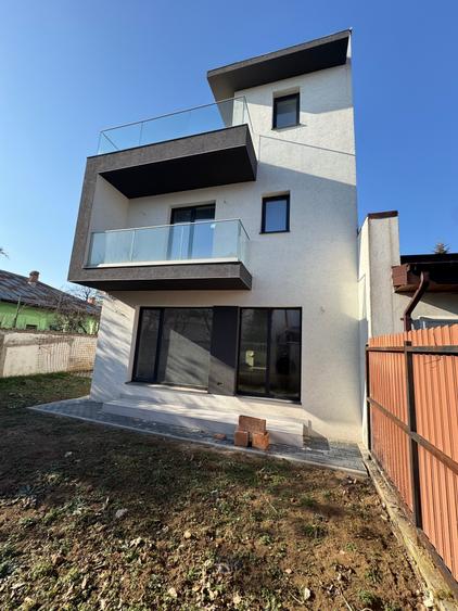 Duplex cu 5 camere cu Canalizare în Bucureștii Noi