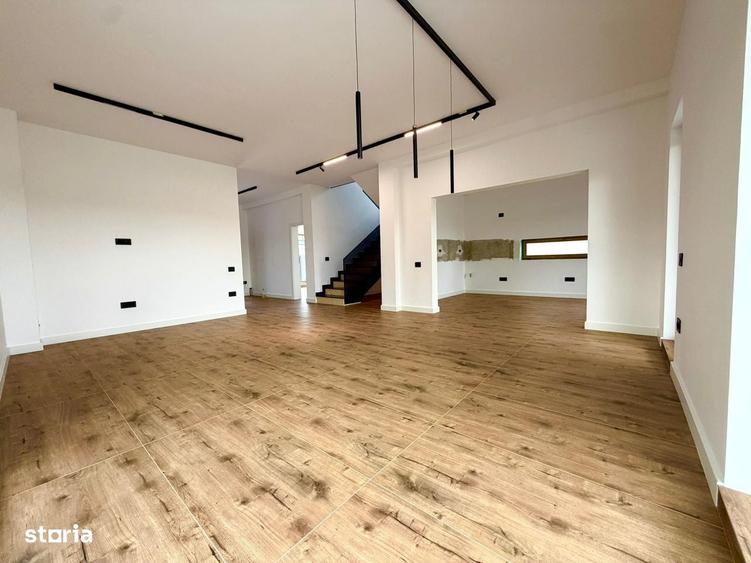 Casă cu 4 camere în Corbeanca