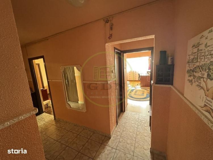 Apartament cu 4 camere, mobilat în Tractorul