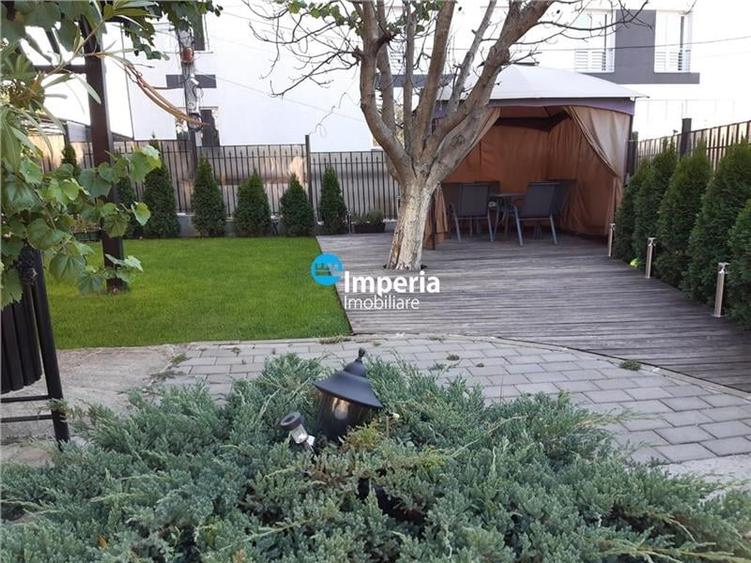 Duplex cu 9 camere cu Canalizare în Popas Păcurari