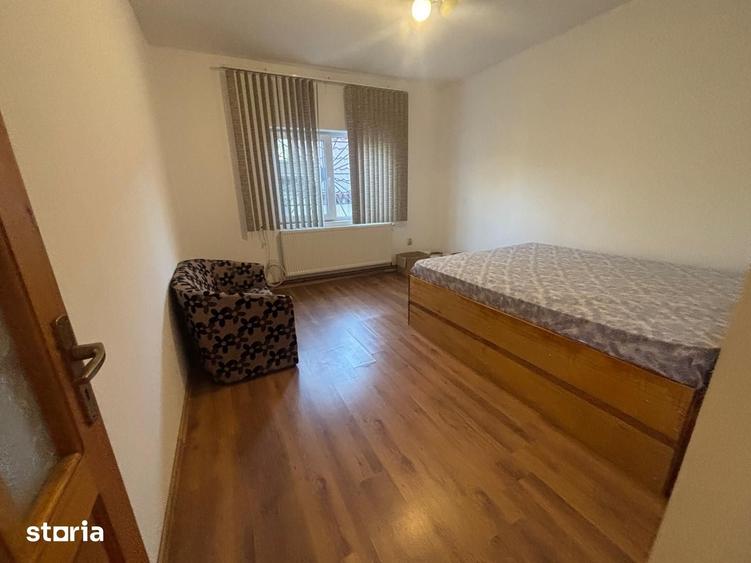 Casă cu 6 camere cu Teren 600 Mp în Tomești