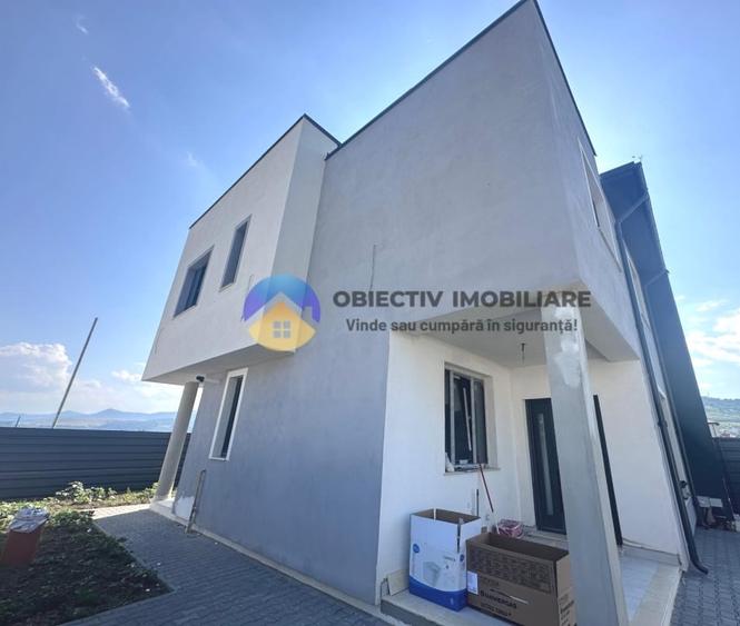 Casă cu 3 camere cu Canalizare în Est