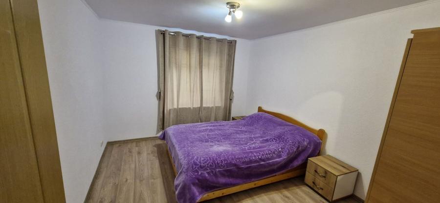 Apartament cu 4 camere decomandat în Zamora