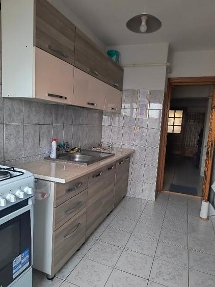 Apartament cu 3 camere decomandat, mobilat în Central