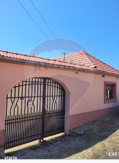 Casă cu 4 camere cu Teren 1150 Mp în Romos