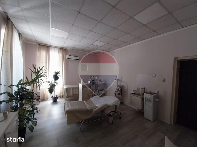 Casă cu 4 camere cu Teren 1302 Mp în Central