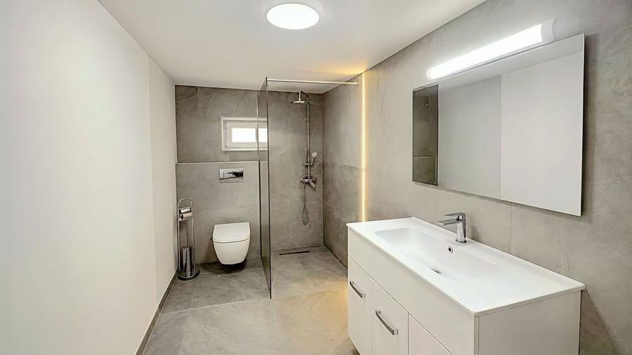 Casă individuală cu 4 camere cu Canalizare în Central