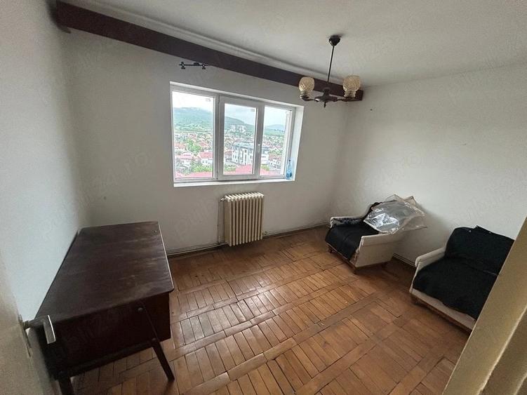 Apartament cu 4 camere decomandat în Central