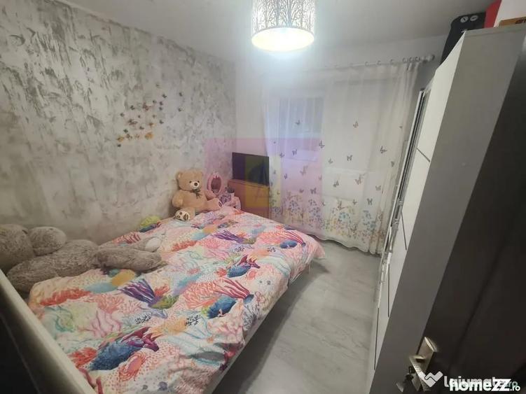 Apartament cu 3 camere semidecomandat în Cuza