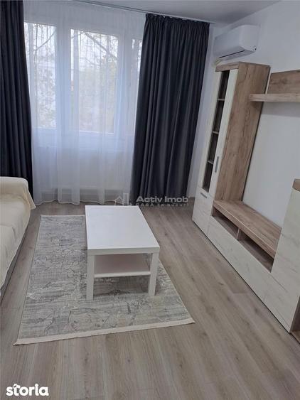 Apartament cu 3 camere semidecomandat, mobilat în Rahova
