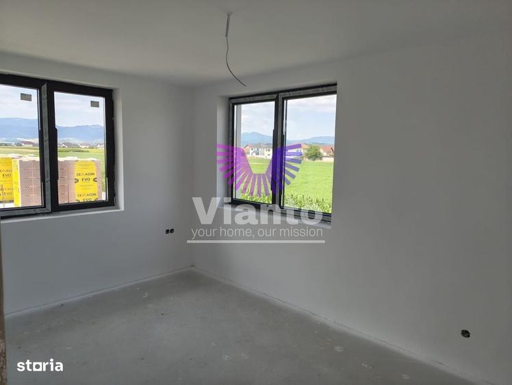 Casă cu 4 camere cu Teren 310 Mp în Cristian