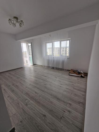 Apartament cu 3 camere decomandat în Brâncoveanu