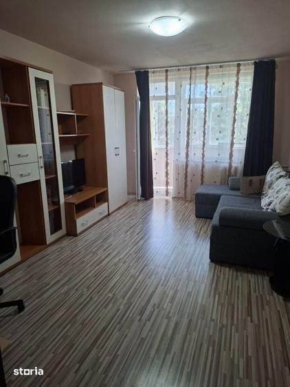 Apartament cu 3 camere decomandat în Calea București
