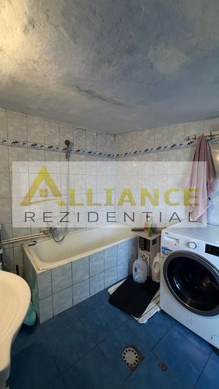 Casă individuală cu 5 camere cu Canalizare în Eroii Revoluției