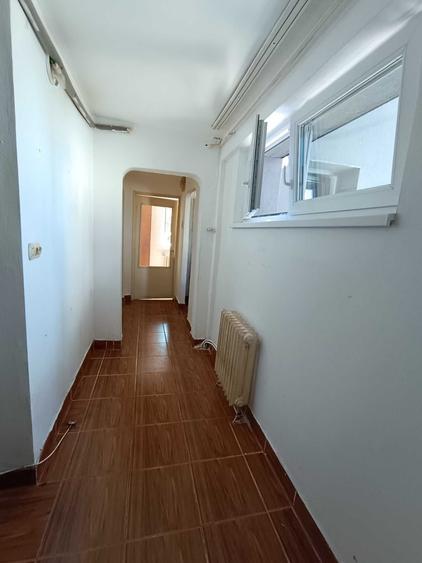 Apartament cu 3 camere decomandat în Micro 15