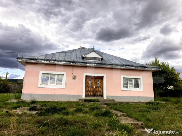 Casă cu 4 camere cu Teren 1240 Mp în Țibana