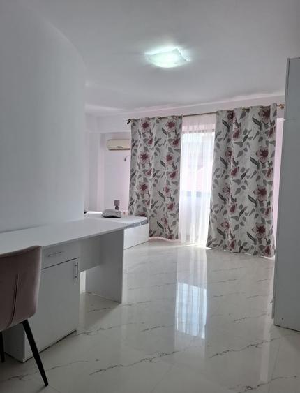 Apartament cu 3 camere decomandat în Drumul Taberei