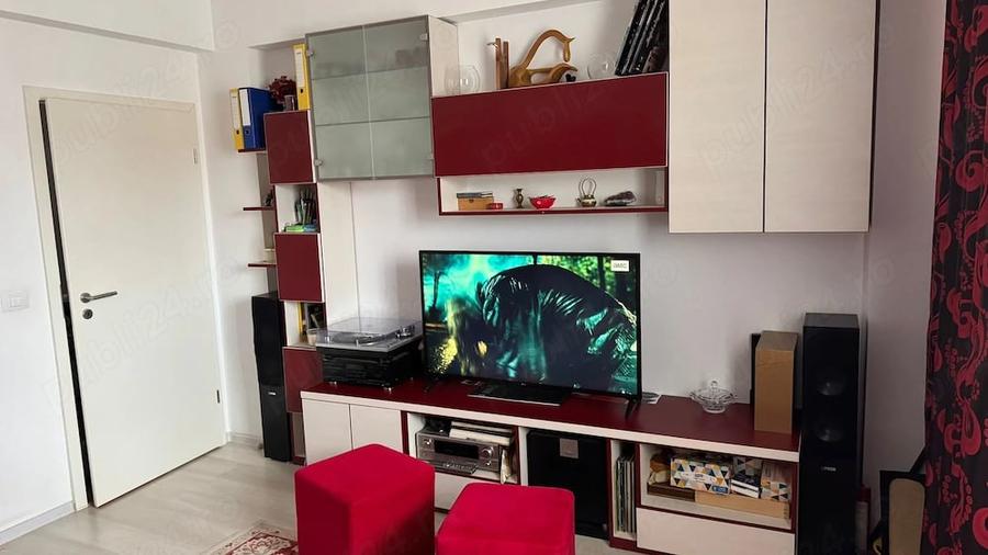 Apartament cu 3 camere decomandat în Tractorul