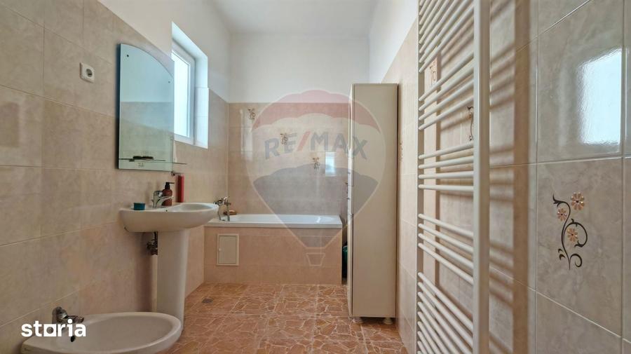 Apartament cu 4 camere semidecomandat în Domenii