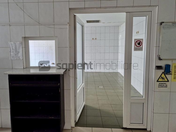 Spațiu comercial, de 394.89001464844 mp, în Centru Civic