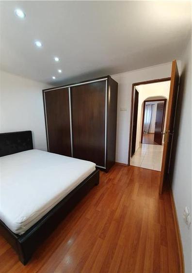 Apartament cu 3 camere decomandat, mobilat în Brâncoveanu