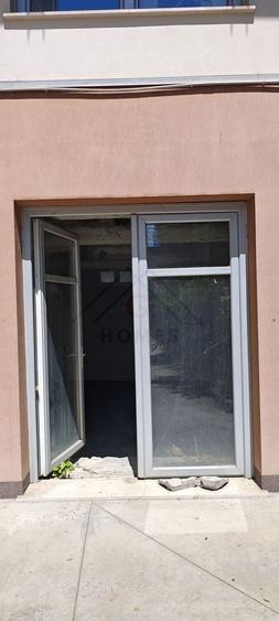 Spațiu comercial, de 381.39999389648 mp, în Central