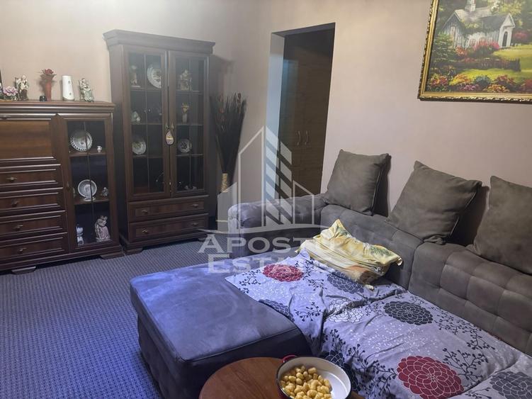 Apartament cu 2 camere semidecomandat, mobilat în Lipovei