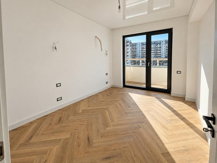 Apartament cu 3 camere semidecomandat în Pipera