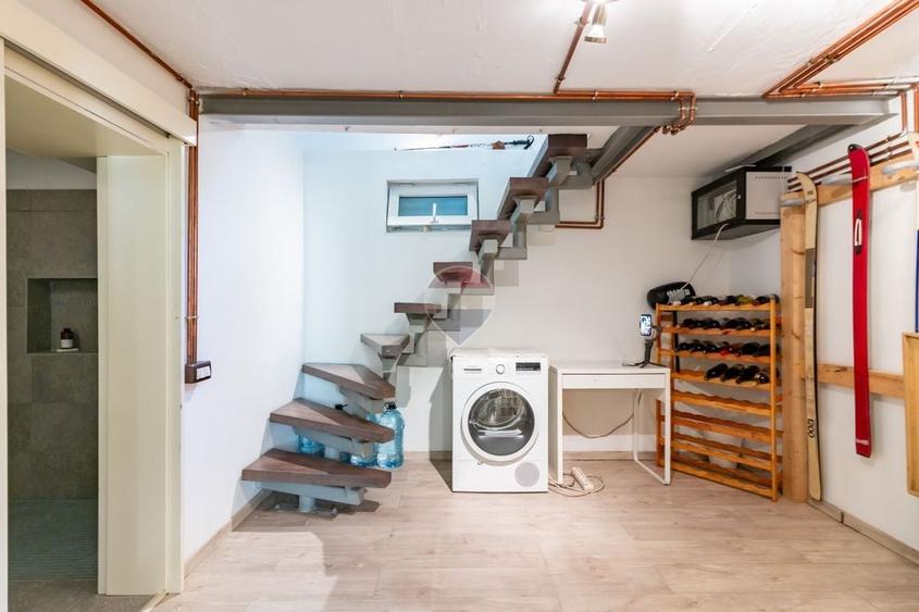 Apartament cu 4 camere semidecomandat, mobilat în Turda