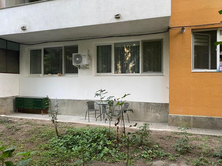 Apartament cu 2 camere semidecomandat în Aleea Carpați
