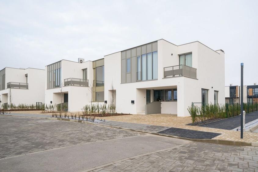 Casă cu 3 camere cu Canalizare în Tunari