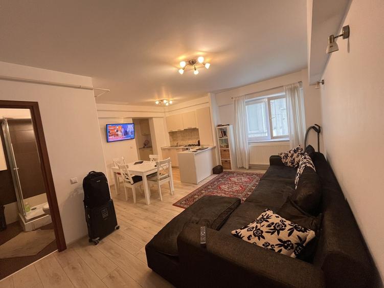 Apartament cu 2 camere semidecomandat, mobilat în George Enescu
