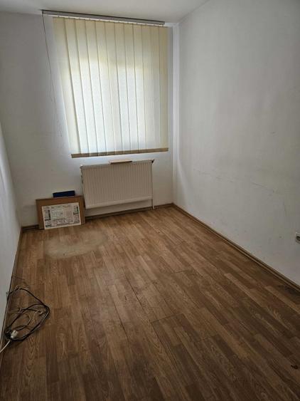Apartament cu 3 camere nedecomandat în Central