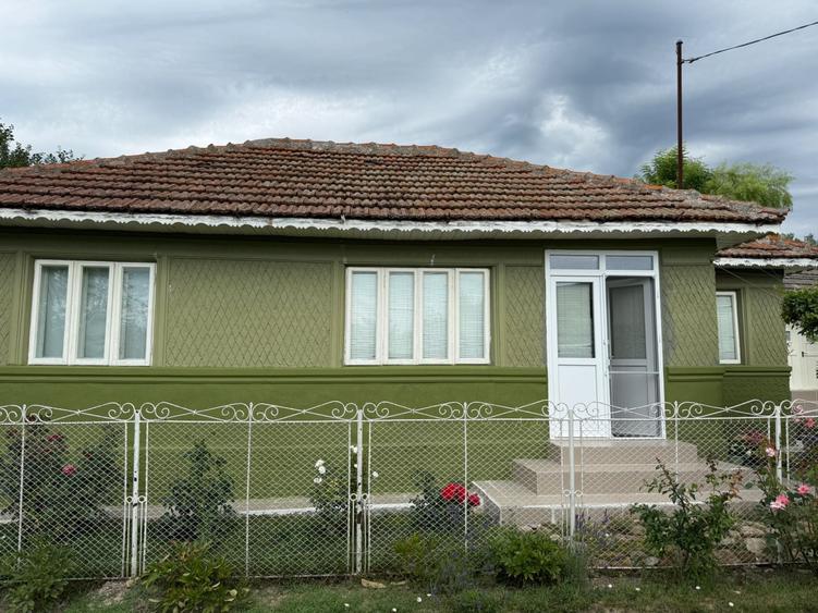 Casă cu 4 camere în Racovițeni