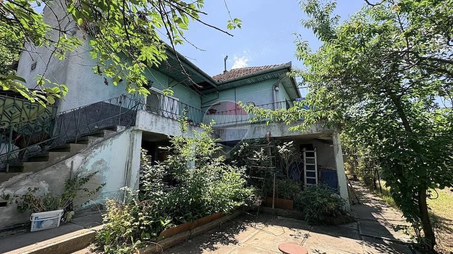 Casă cu 5 camere cu Teren 716 Mp în Sud