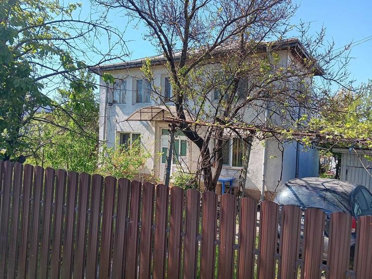 Casă cu 4 camere în Trușești