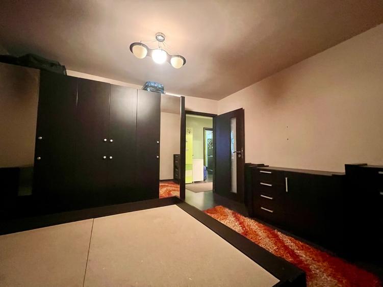 Apartament cu 3 camere decomandat, mobilat în Lunei