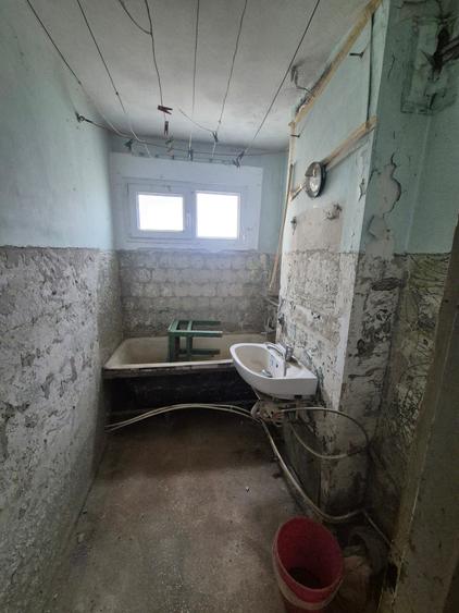 Apartament cu 2 camere semidecomandat în Micro I