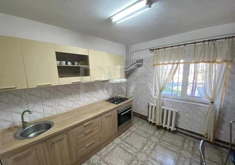 Apartament cu 3 camere decomandat, mobilat în Sebastian