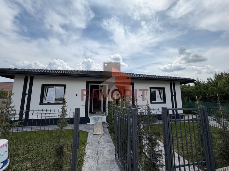 Duplex cu 3 camere cu Canalizare în Sânmihaiu Român
