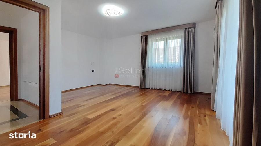 Casă cu 5 camere cu Teren 550 Mp în Sânpetru