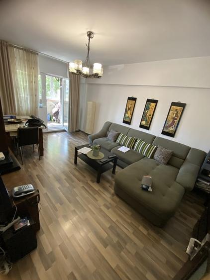 Apartament cu 3 camere decomandat în Doamna Ghica
